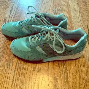 Saucony 6000 living fossil